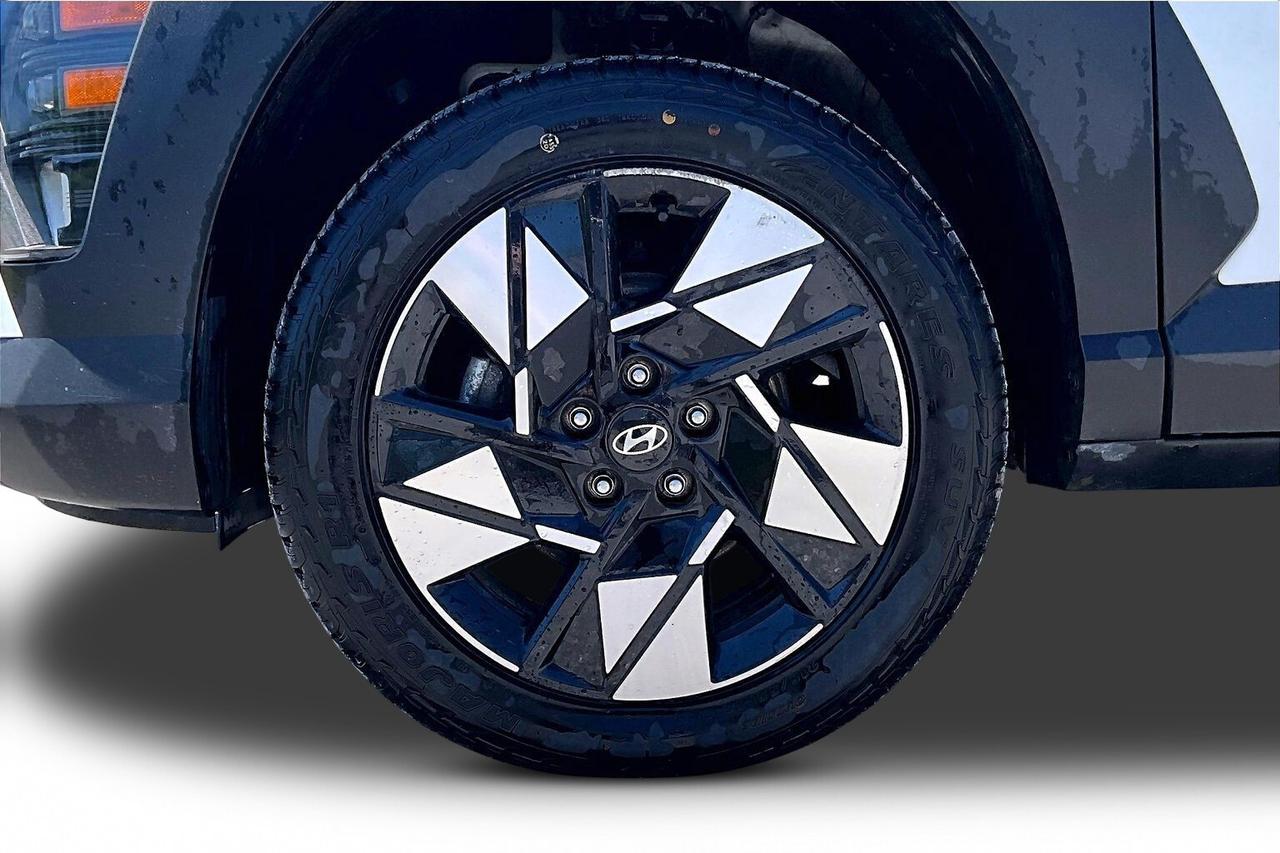 2024 Hyundai KONA PREFERRED AWD   EFFICIENT SUV   NO ACCIDENTS Photo