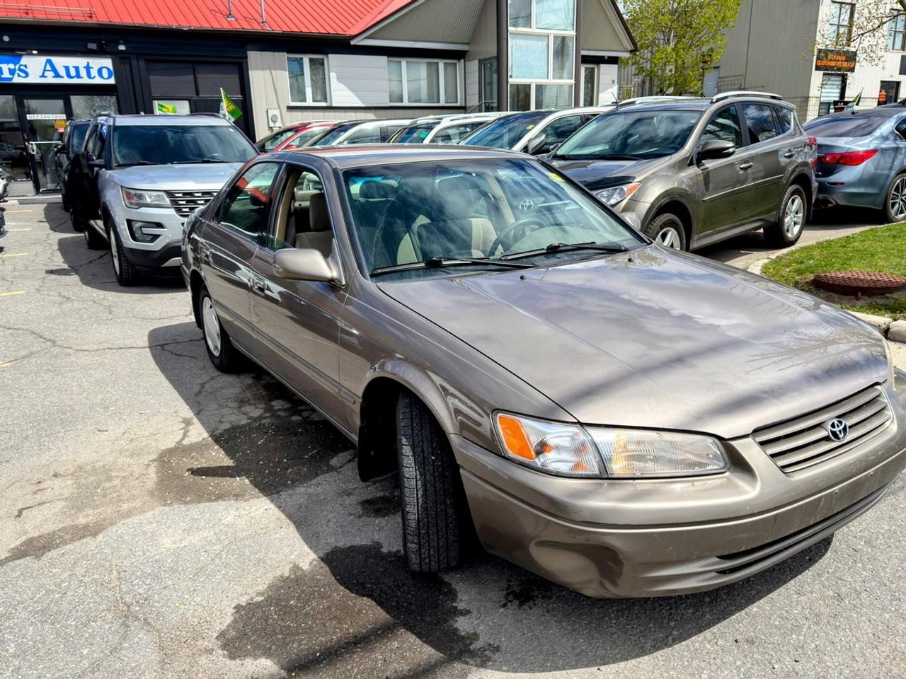 1999 Toyota Camry LE Photo