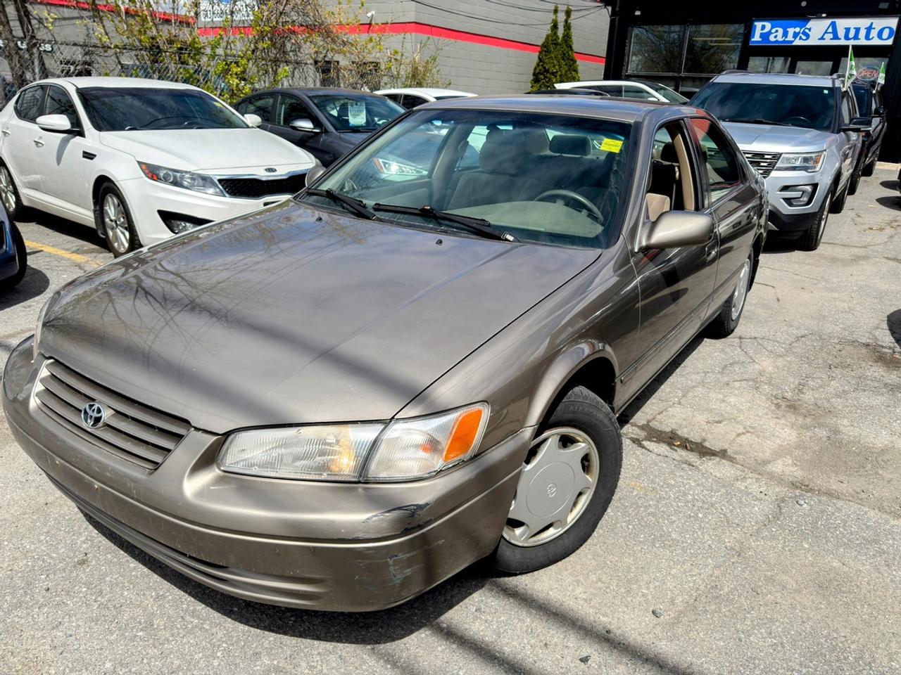 1999 Toyota Camry LE Photo