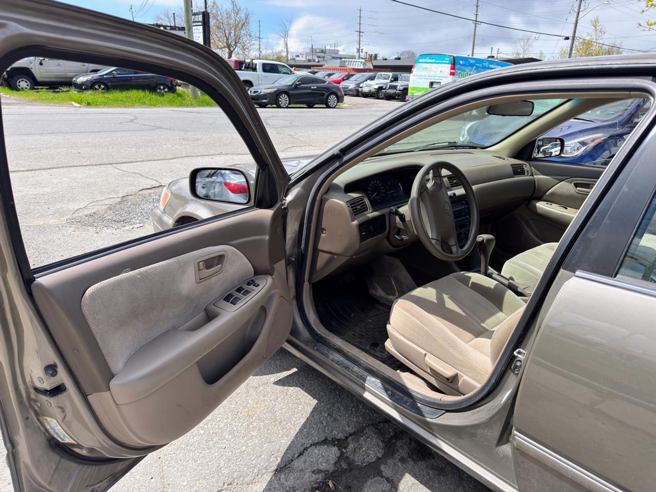 1999 Toyota Camry LE Photo