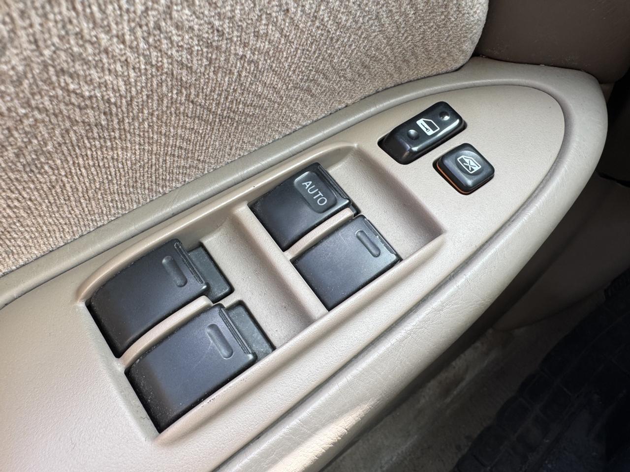 1999 Toyota Camry LE Photo