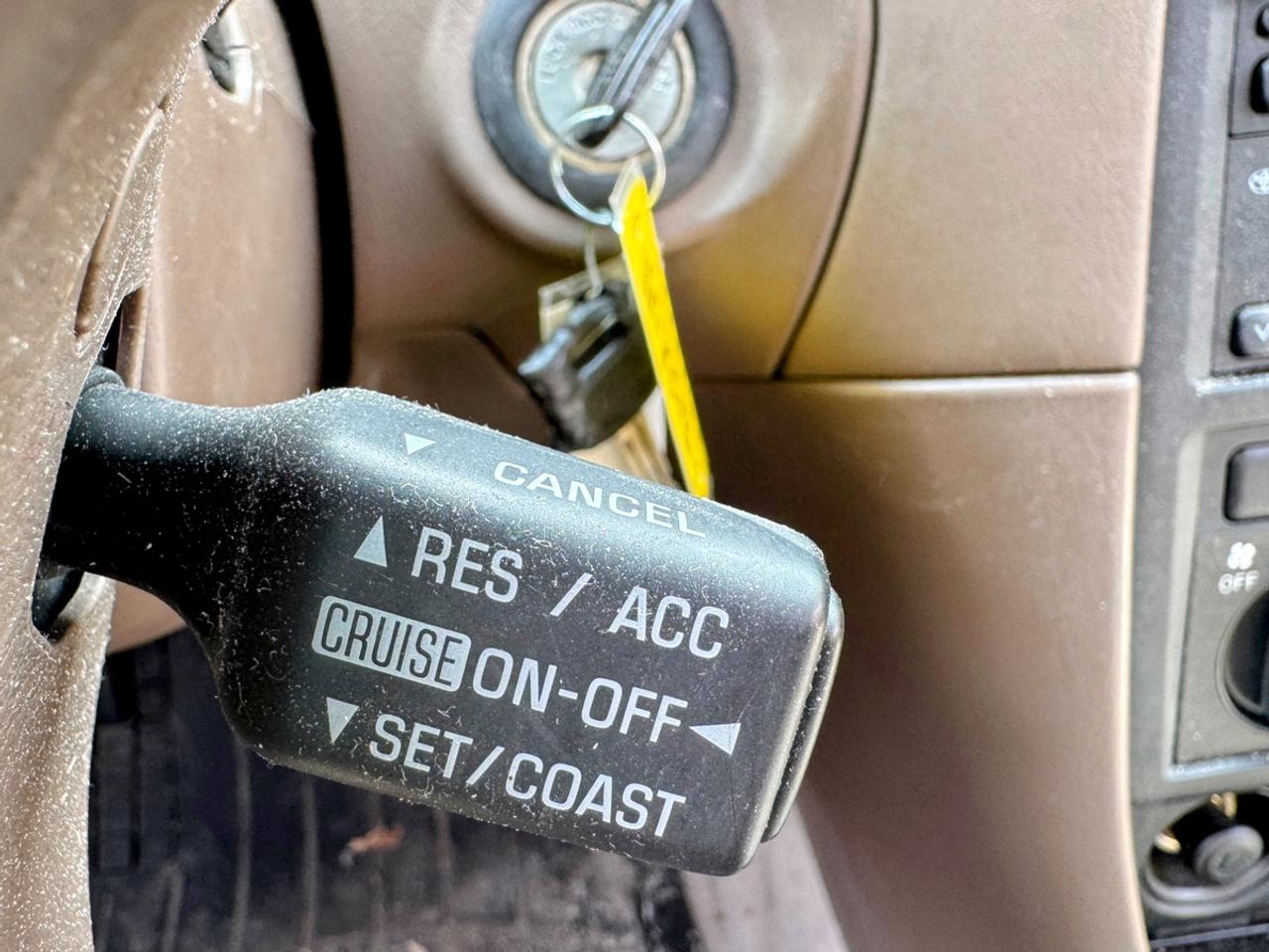 1999 Toyota Camry LE Photo