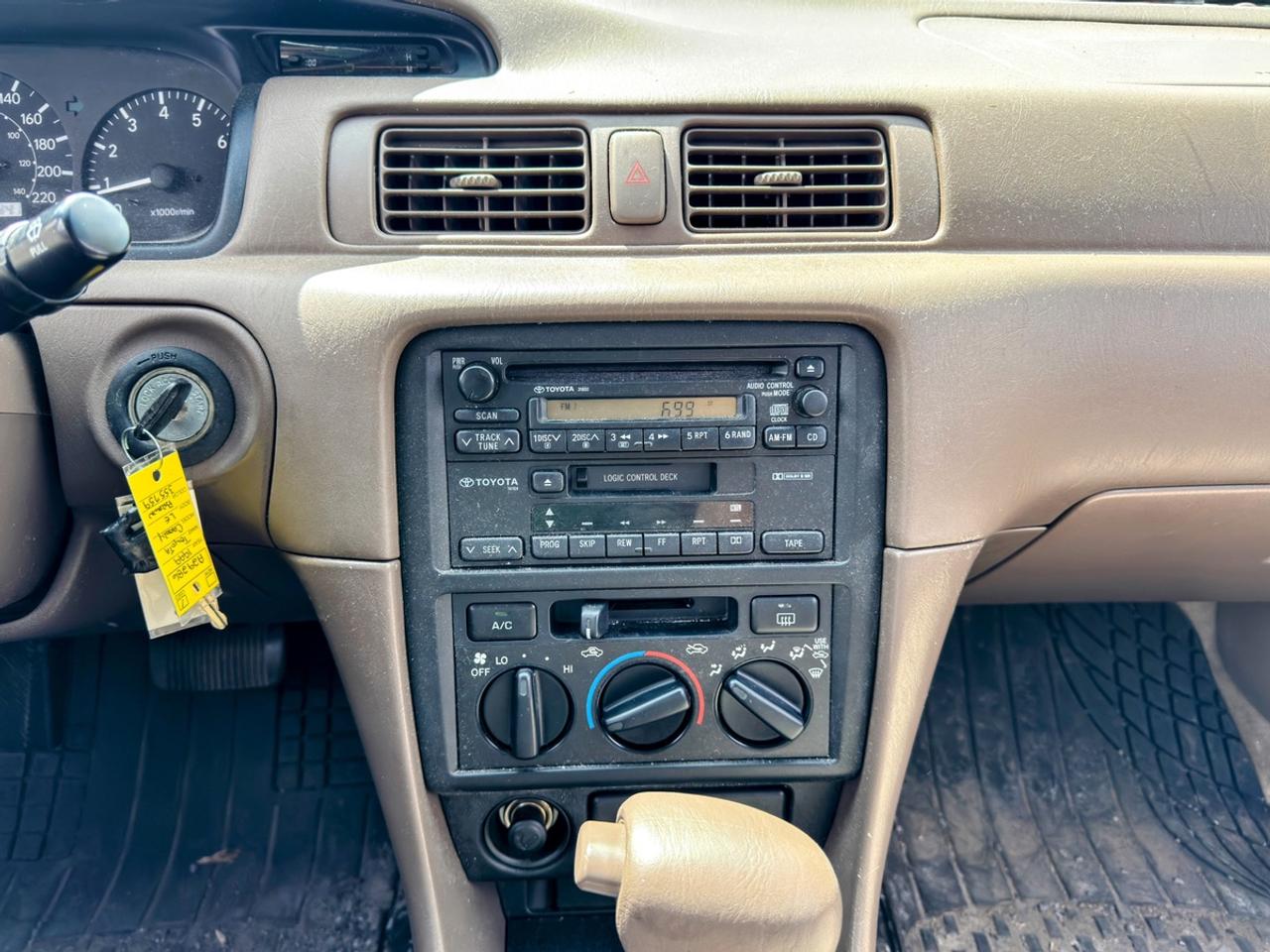 1999 Toyota Camry LE Photo