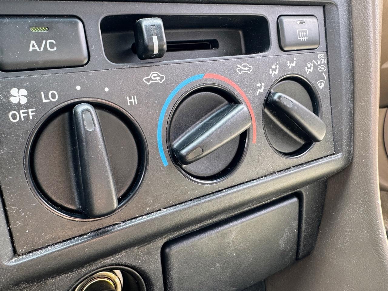 1999 Toyota Camry LE Photo