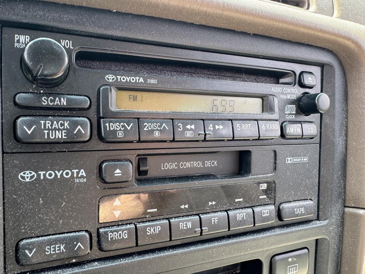 1999 Toyota Camry LE Photo