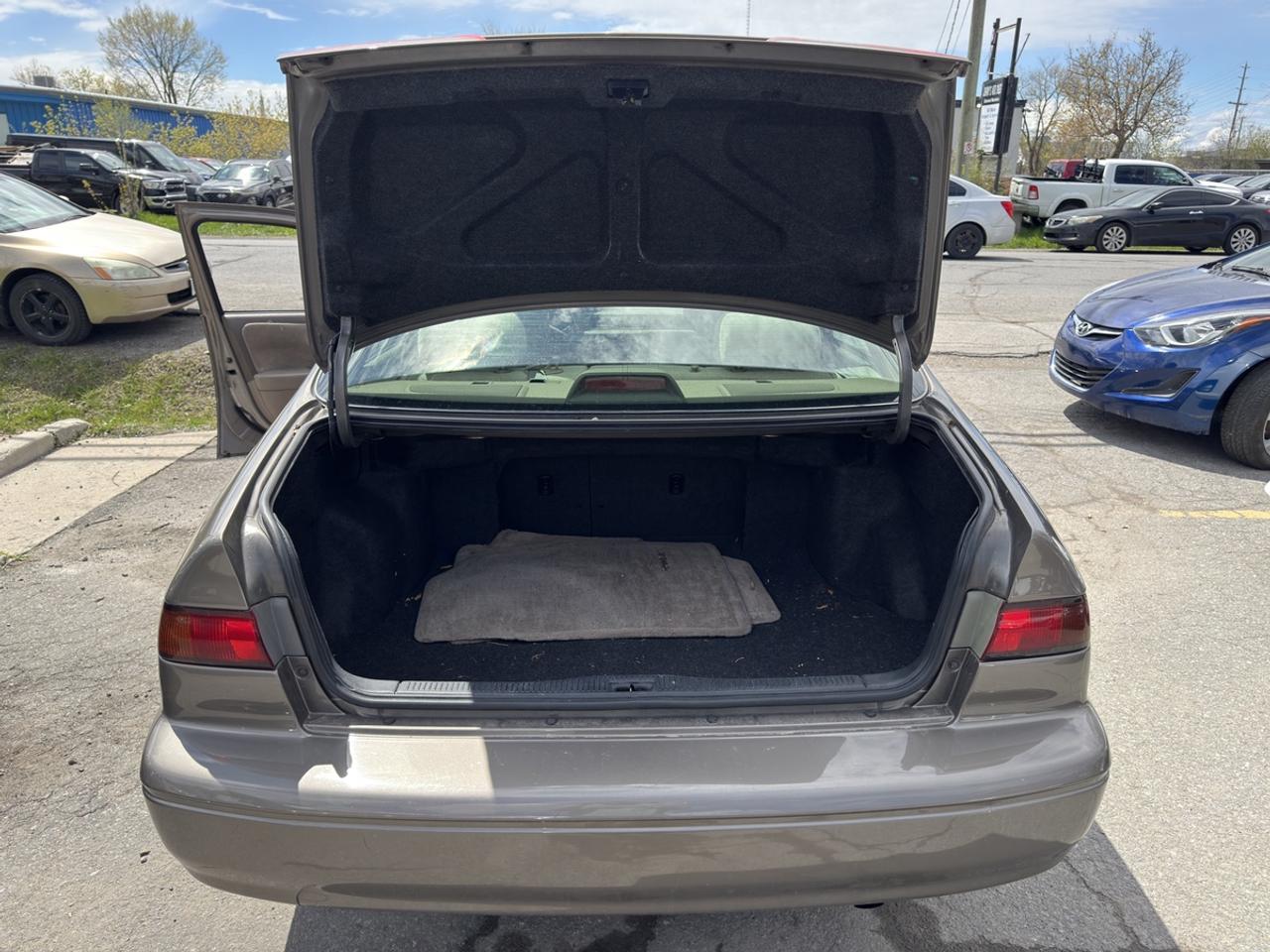 1999 Toyota Camry LE Photo