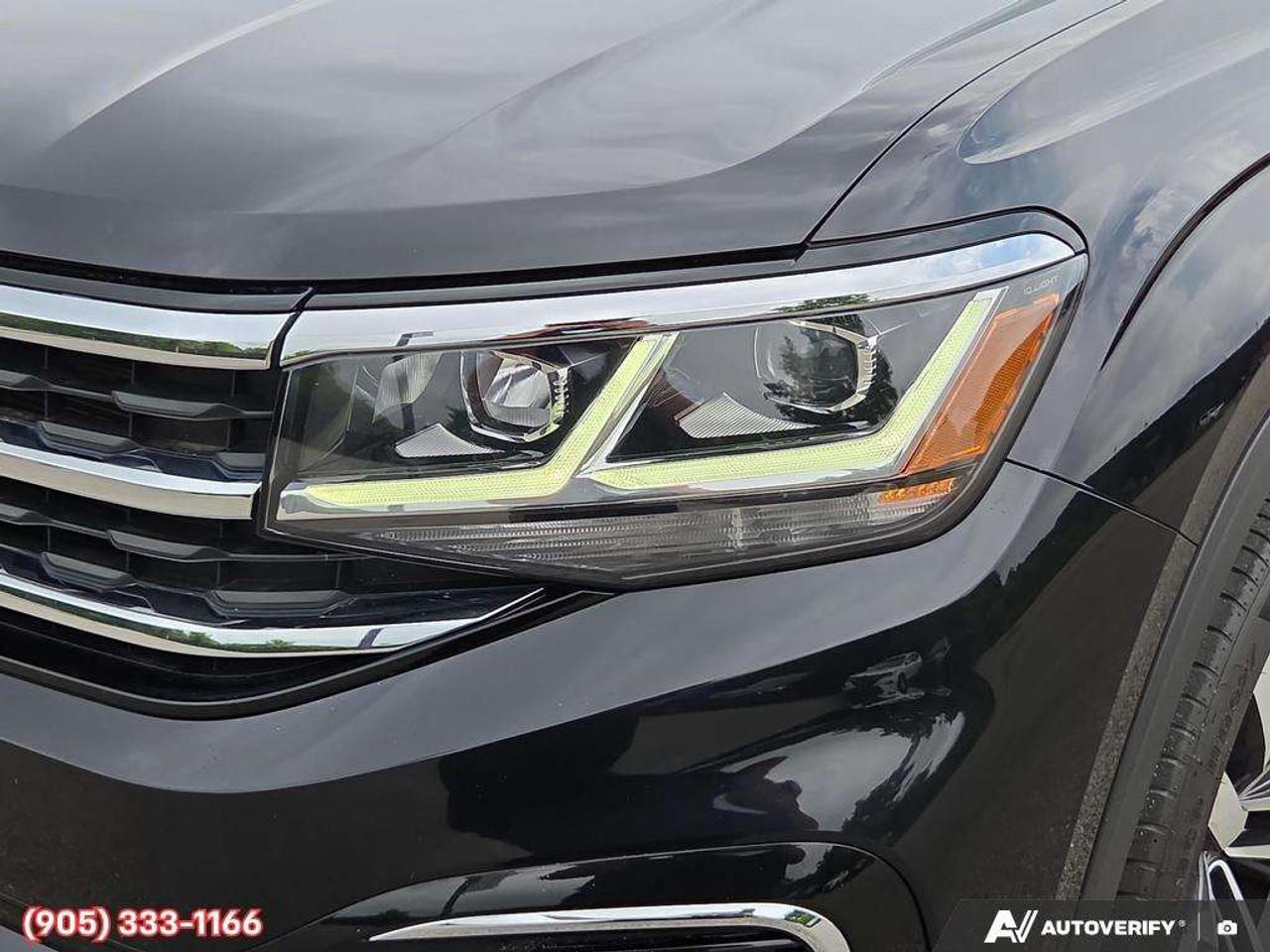 2022 Volkswagen Atlas 3.6 FSI Execline 3rd Row Seating • Leather Seating Surfaces • Automatic Parking Assist • Factory Remote Start • Power Sun Photo