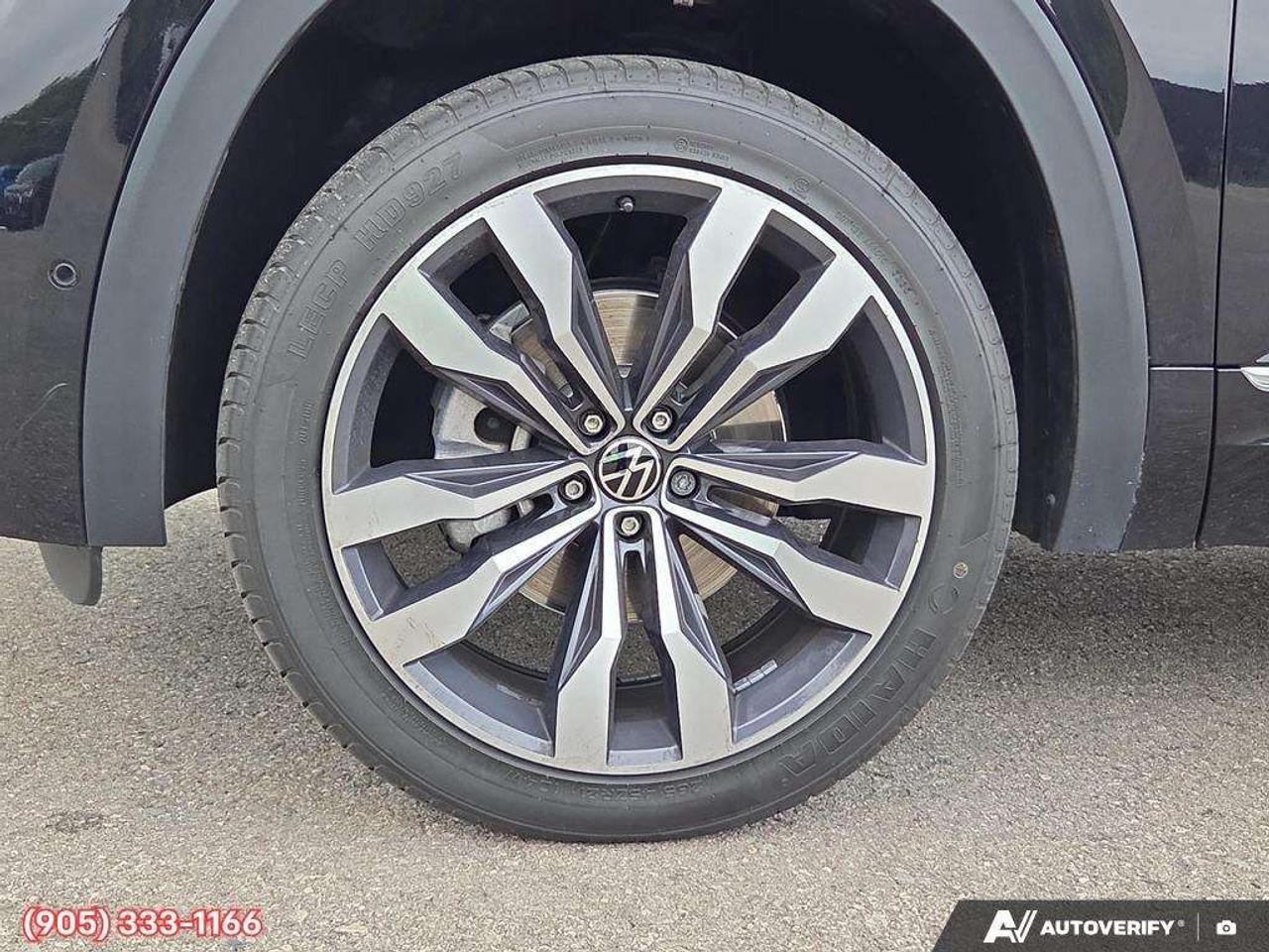 2022 Volkswagen Atlas 3.6 FSI Execline 3rd Row Seating • Leather Seating Surfaces • Automatic Parking Assist • Factory Remote Start • Power Sun Photo