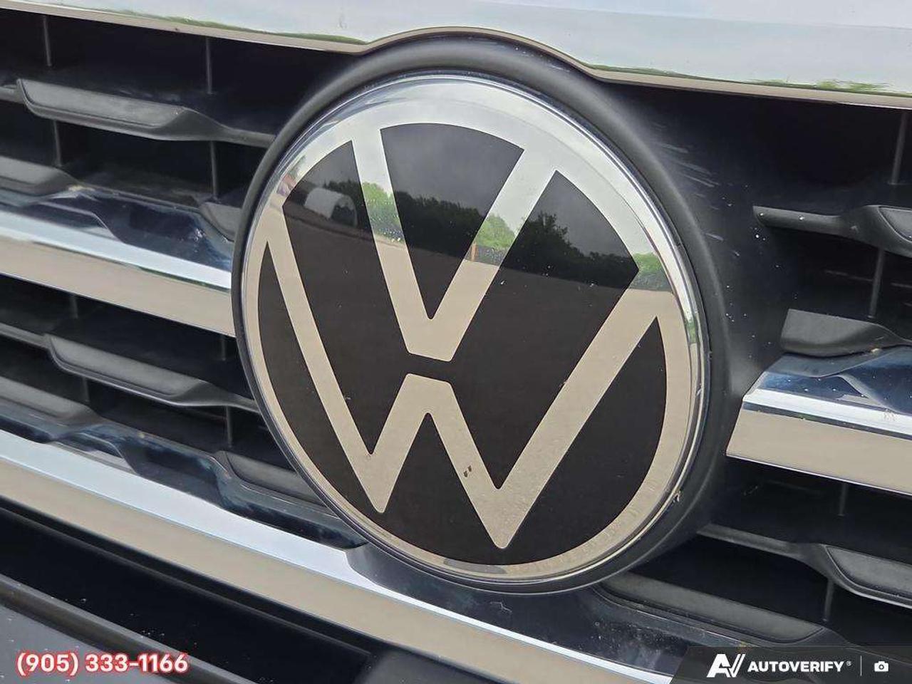 2022 Volkswagen Atlas 3.6 FSI Execline 3rd Row Seating • Leather Seating Surfaces • Automatic Parking Assist • Factory Remote Start • Power Sun Photo