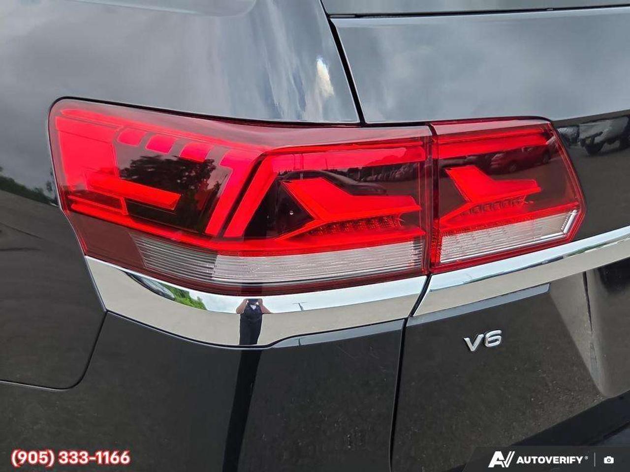 2022 Volkswagen Atlas 3.6 FSI Execline 3rd Row Seating • Leather Seating Surfaces • Automatic Parking Assist • Factory Remote Start • Power Sun Photo