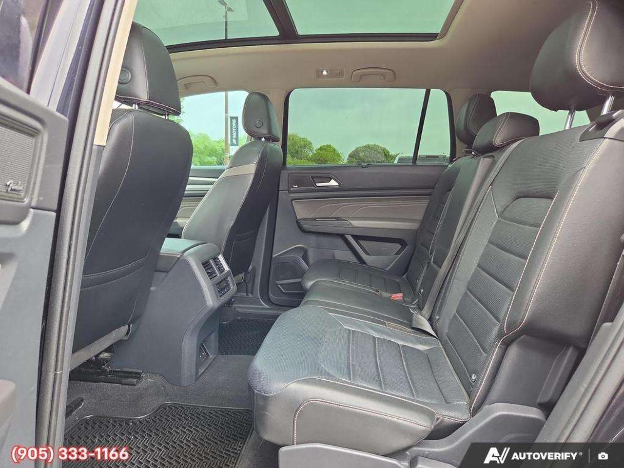2022 Volkswagen Atlas 3.6 FSI Execline 3rd Row Seating • Leather Seating Surfaces • Automatic Parking Assist • Factory Remote Start • Power Sun Photo