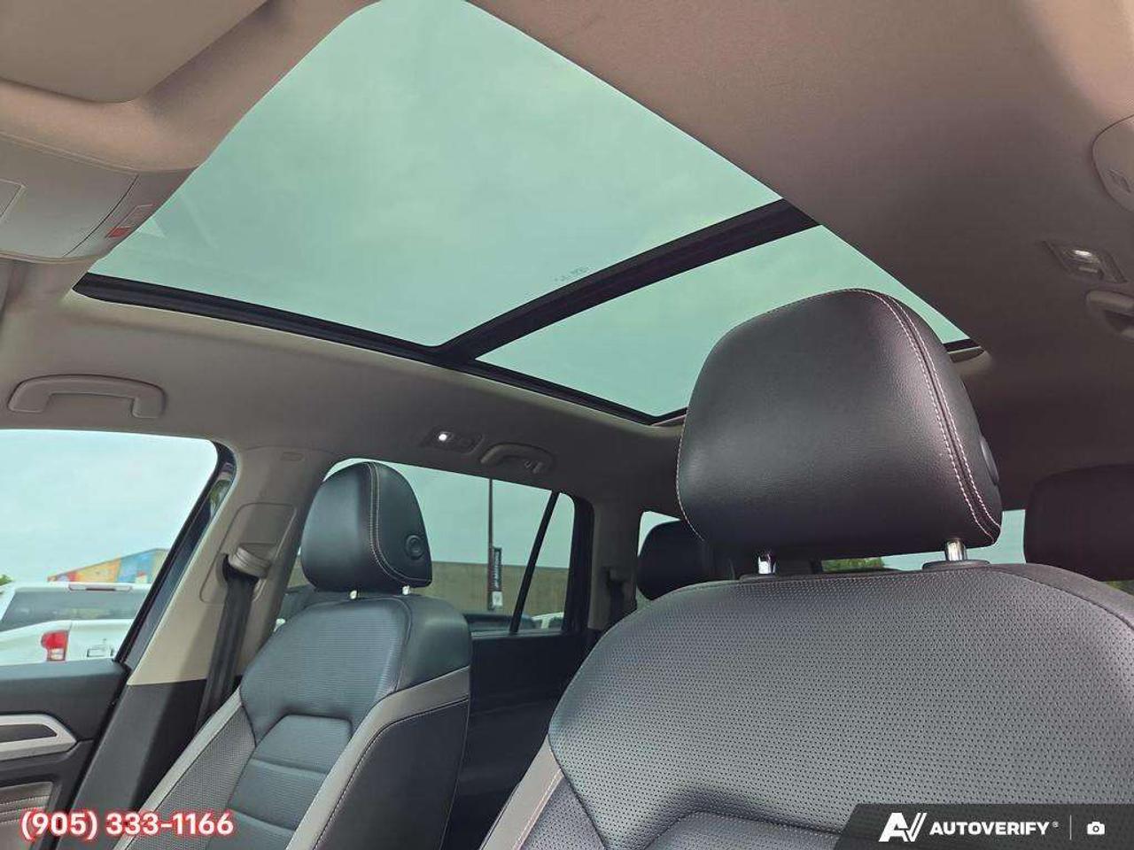 2022 Volkswagen Atlas 3.6 FSI Execline 3rd Row Seating • Leather Seating Surfaces • Automatic Parking Assist • Factory Remote Start • Power Sun Photo