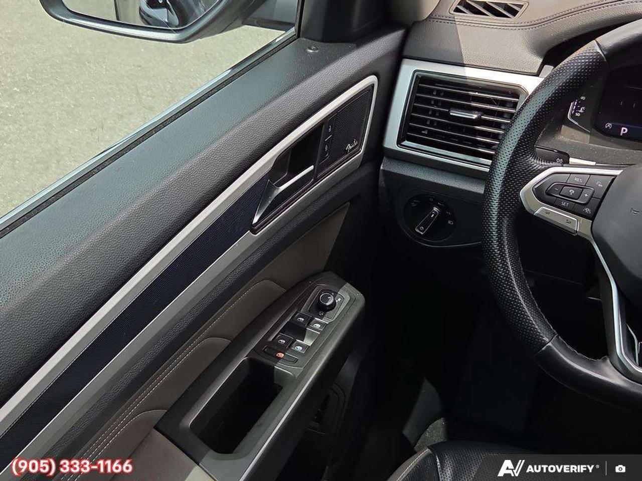 2022 Volkswagen Atlas 3.6 FSI Execline 3rd Row Seating • Leather Seating Surfaces • Automatic Parking Assist • Factory Remote Start • Power Sun Photo