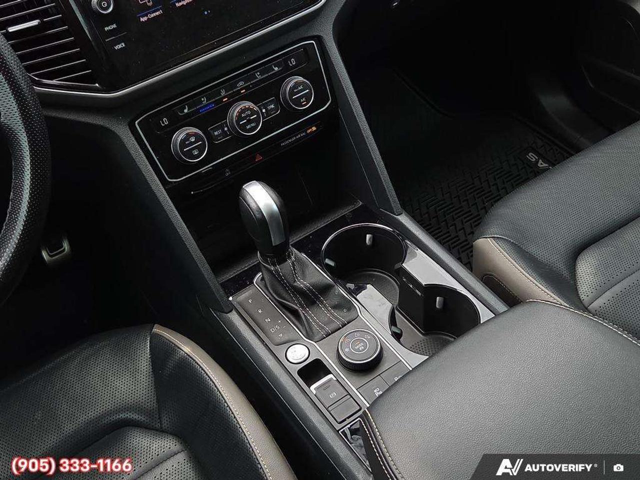 2022 Volkswagen Atlas 3.6 FSI Execline 3rd Row Seating • Leather Seating Surfaces • Automatic Parking Assist • Factory Remote Start • Power Sun Photo