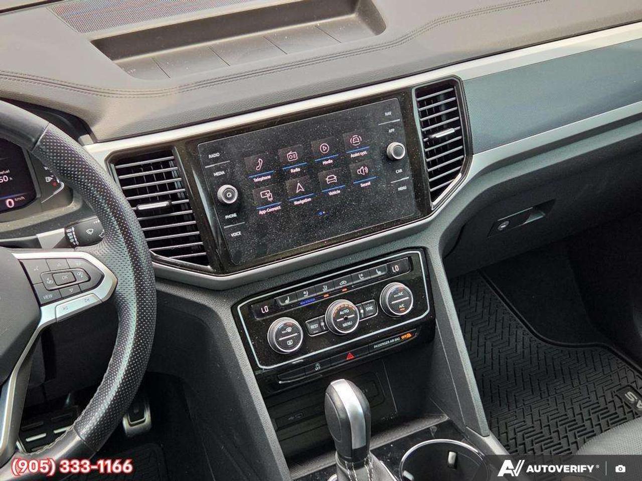 2022 Volkswagen Atlas 3.6 FSI Execline 3rd Row Seating • Leather Seating Surfaces • Automatic Parking Assist • Factory Remote Start • Power Sun Photo