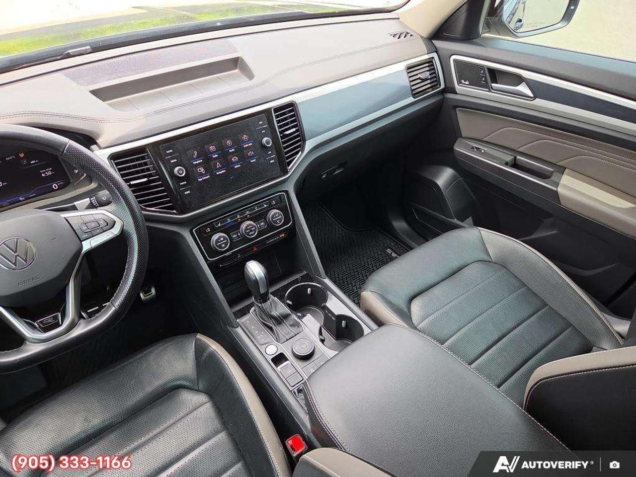 2022 Volkswagen Atlas 3.6 FSI Execline 3rd Row Seating • Leather Seating Surfaces • Automatic Parking Assist • Factory Remote Start • Power Sun Photo