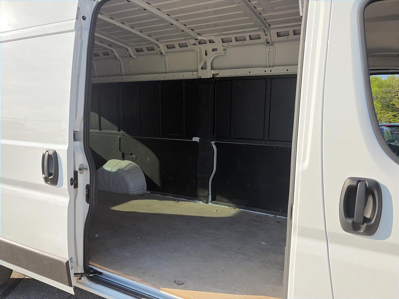 2024 RAM ProMaster Cargo Van TRADESMAN 2500 HIGH ROOF, CLEAN CARFAX, 3 SEATER! Photo