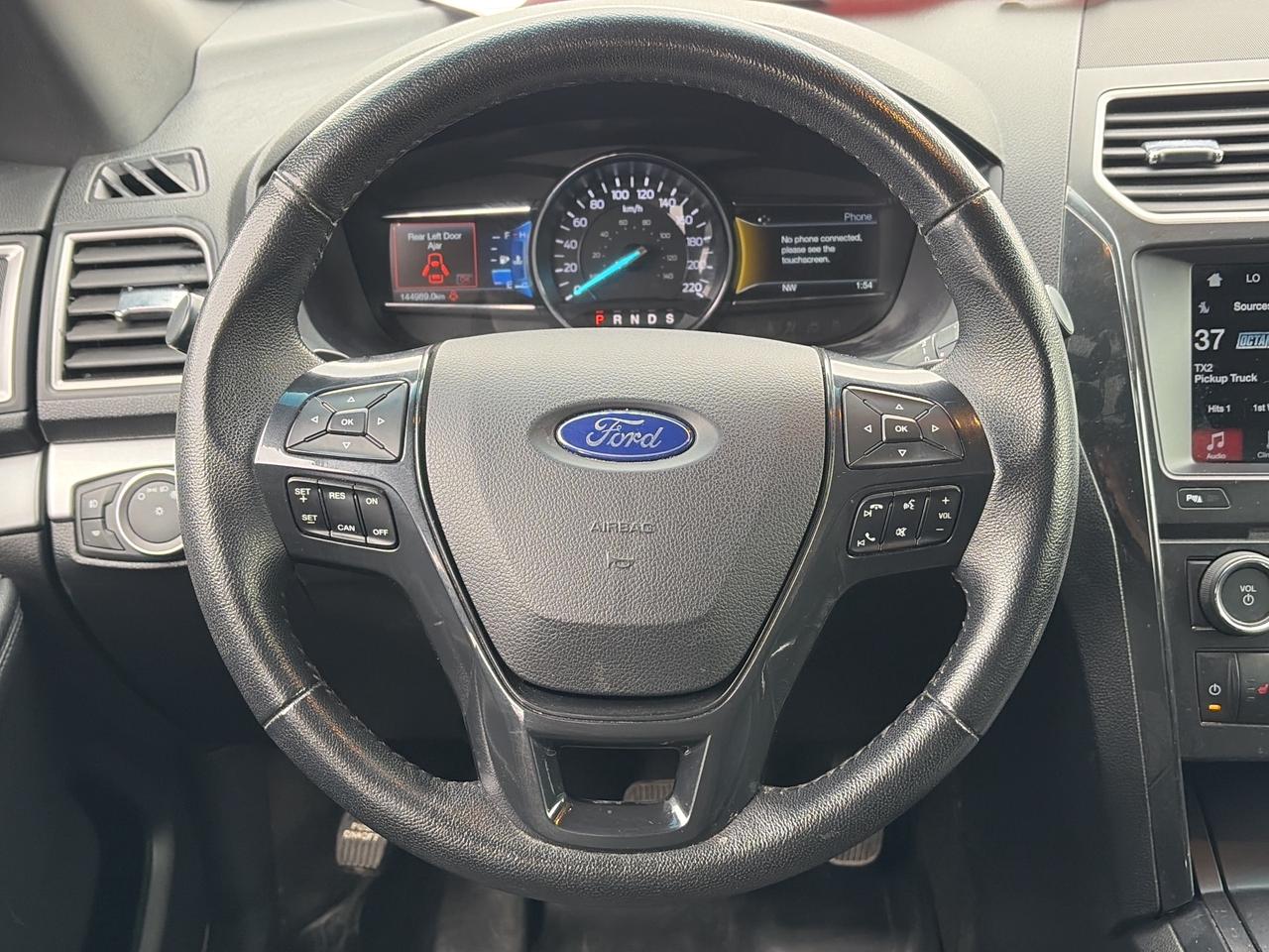 2017 Ford Explorer XLT, CLEAN CARFAX, 7 PASS, AWD, HEATED SEATS! Photo