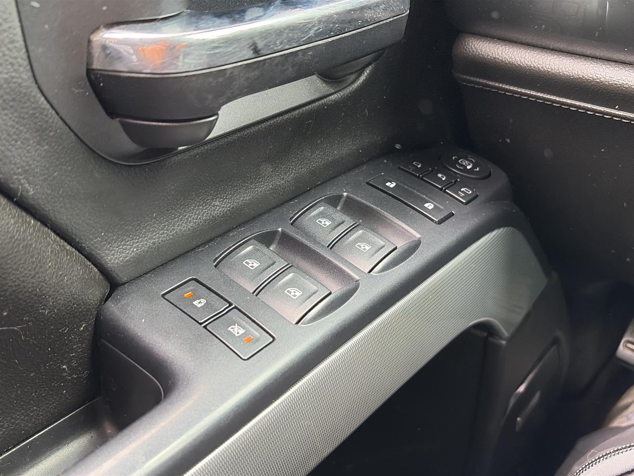 2015 Chevrolet Silverado 1500 6.2L LTZ, CLEAN CARFAX, REMOTE START, 4X4! Photo