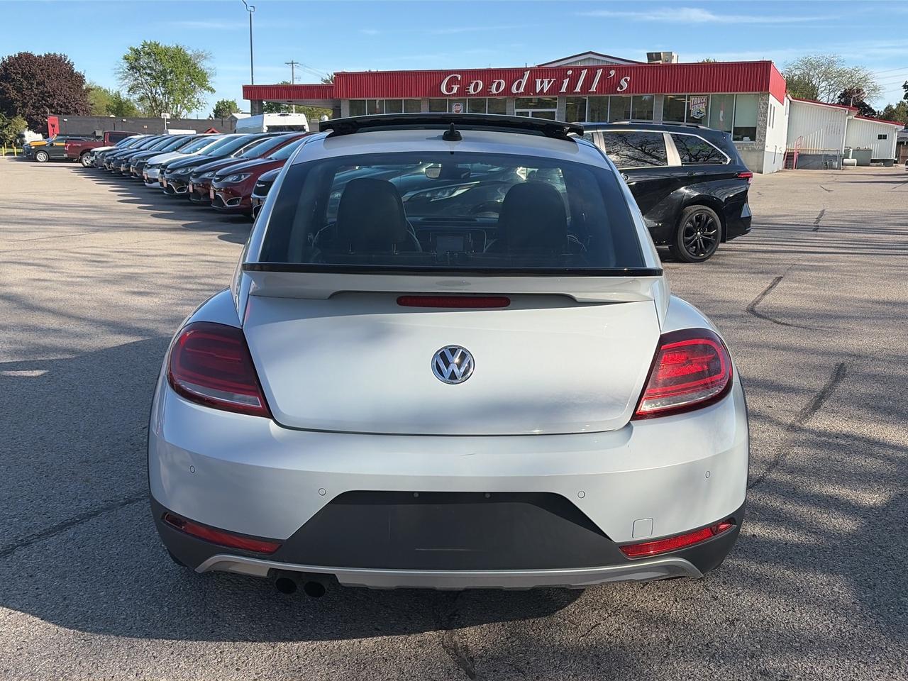 2018 Volkswagen Beetle DUNE, AUTO, HEATED SEATS, SUNROOF,  BACK UP CAMERA Photo4