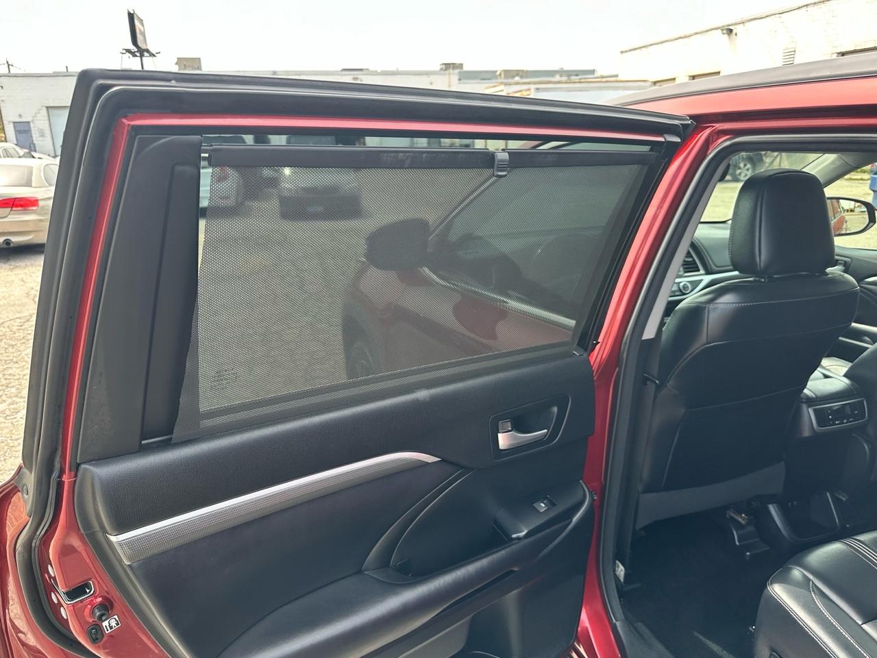 2017 Toyota Highlander SE ~ AWD ~ LEATHER ~ NAV ~ CERTIFIED Photo
