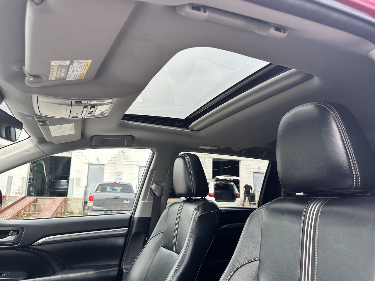 2017 Toyota Highlander SE ~ AWD ~ LEATHER ~ NAV ~ CERTIFIED Photo