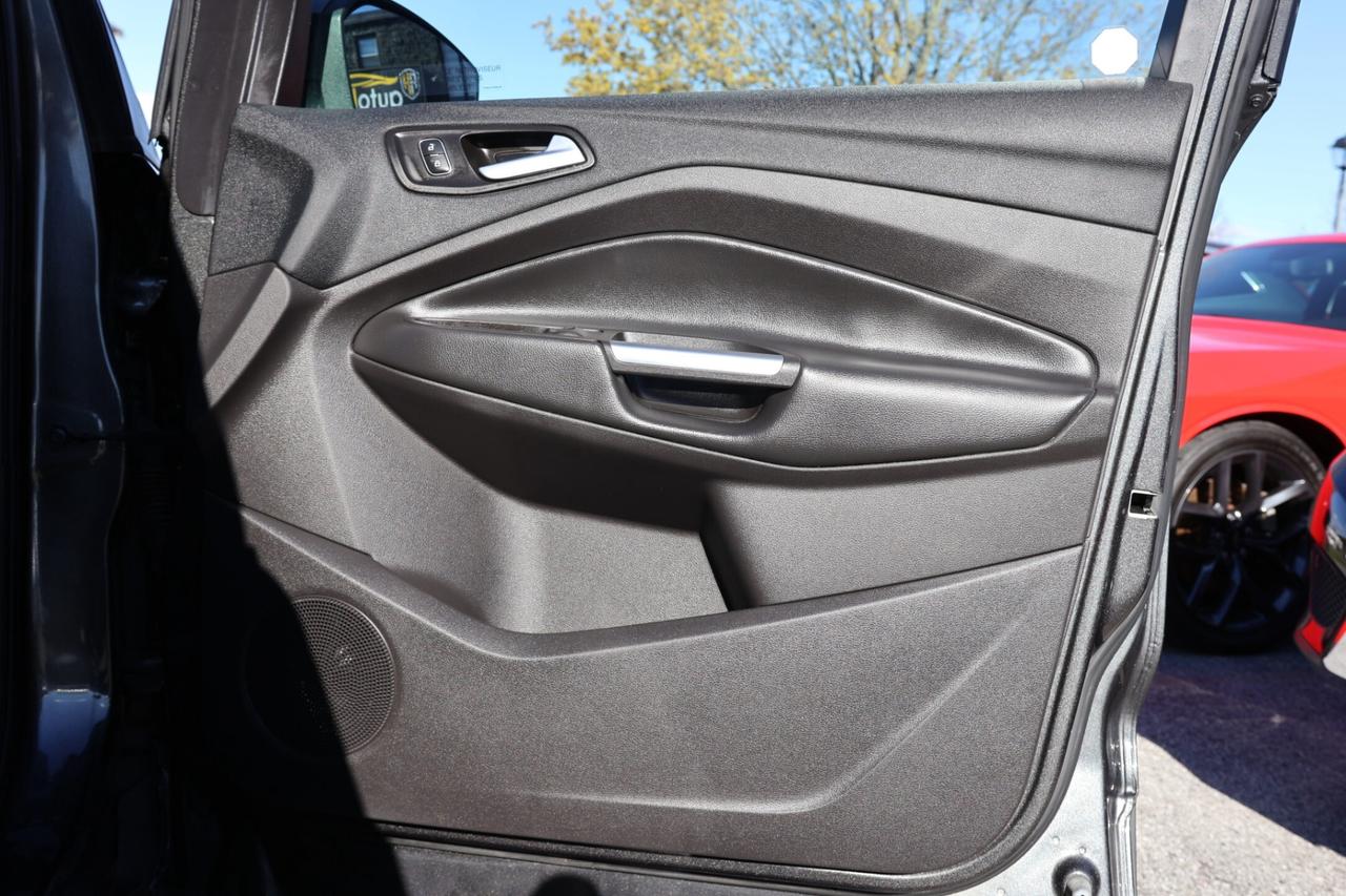 2018 Ford Escape TITANIUM-AWD-R STARTER/NAV/BCAM/LEATHER/MEM SEAT/H Photo