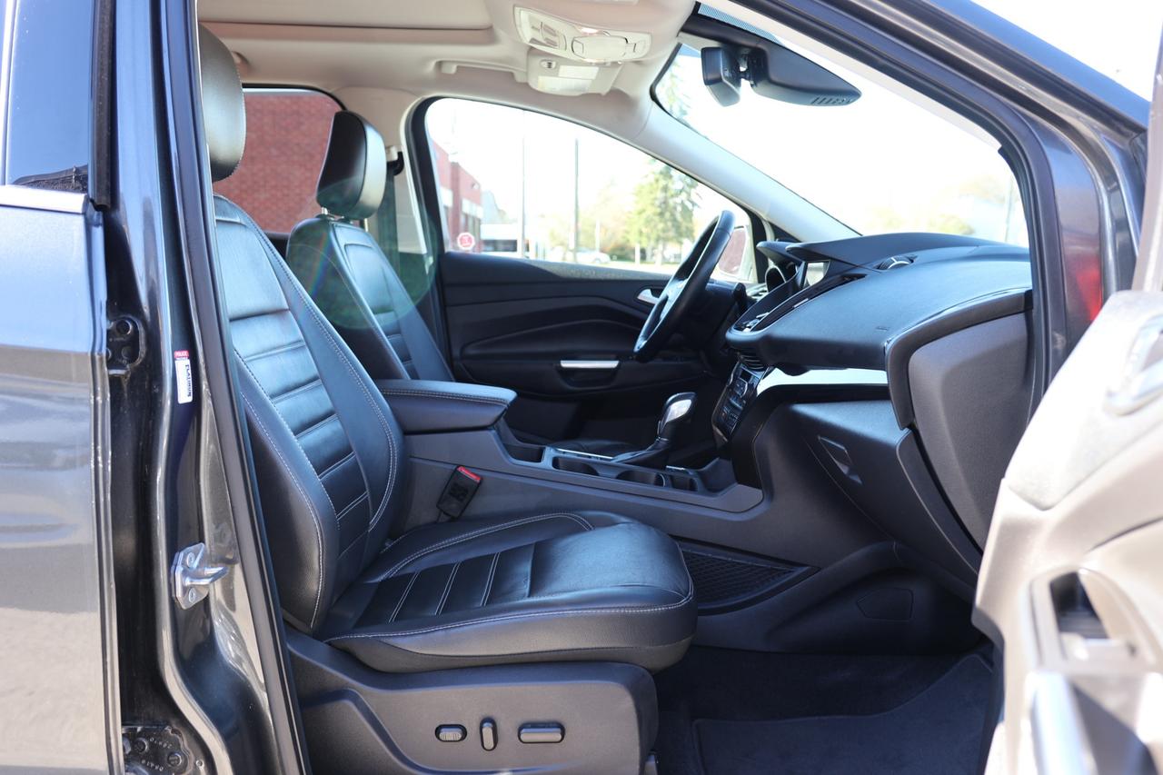 2018 Ford Escape TITANIUM-AWD-R STARTER/NAV/BCAM/LEATHER/MEM SEAT/H Photo