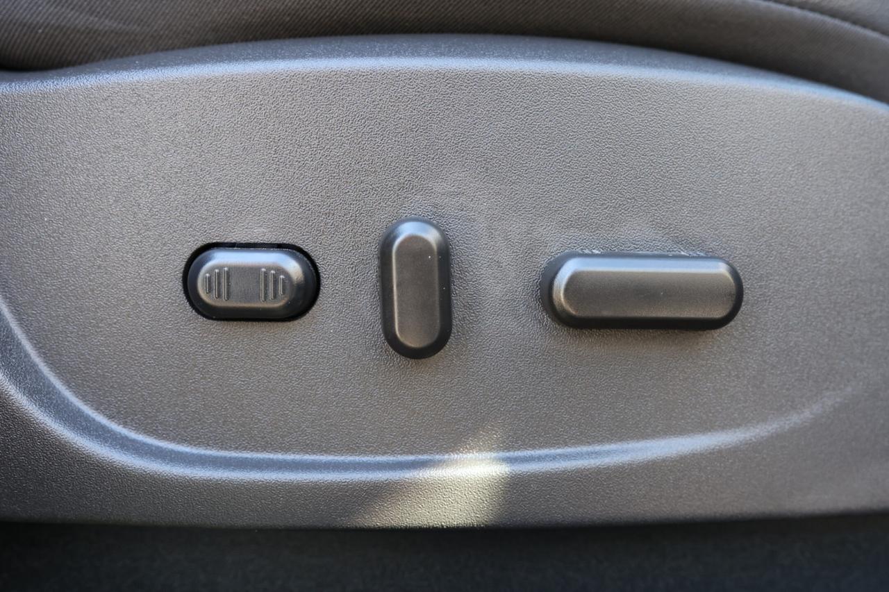 2018 Ford Escape TITANIUM-AWD-R STARTER/NAV/BCAM/LEATHER/MEM SEAT/H Photo