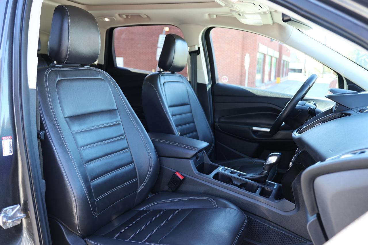 2018 Ford Escape TITANIUM-AWD-R STARTER/NAV/BCAM/LEATHER/MEM SEAT/H Photo