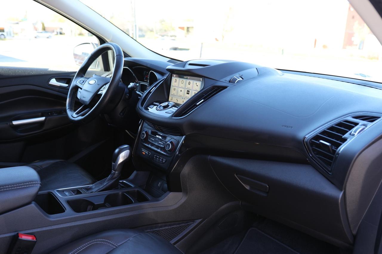2018 Ford Escape TITANIUM-AWD-R STARTER/NAV/BCAM/LEATHER/MEM SEAT/H Photo