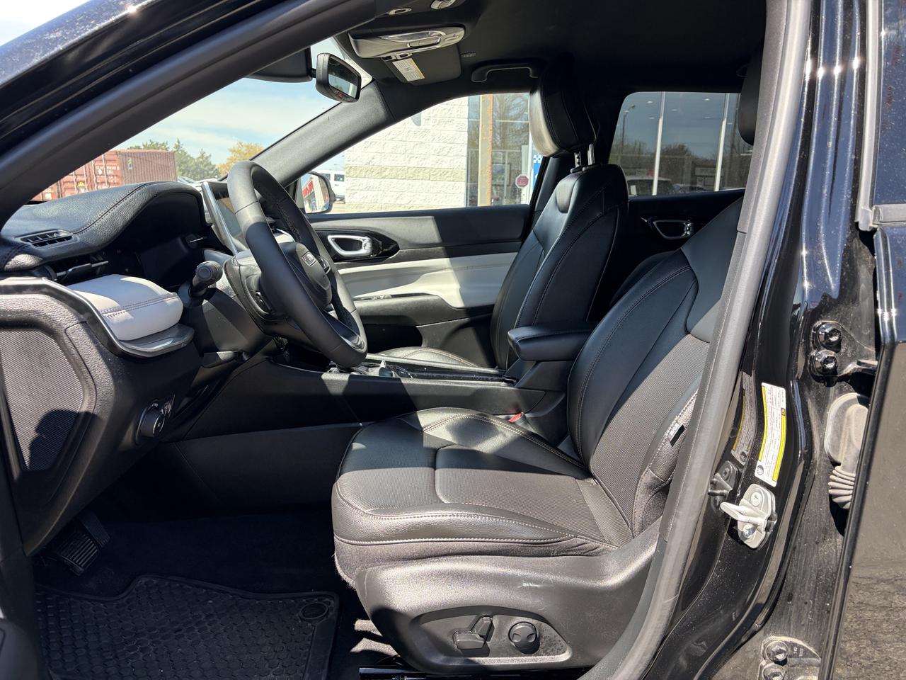 2024 Jeep Compass Limited w/Elite Group, Sun/Sound, Driver Assist Photo