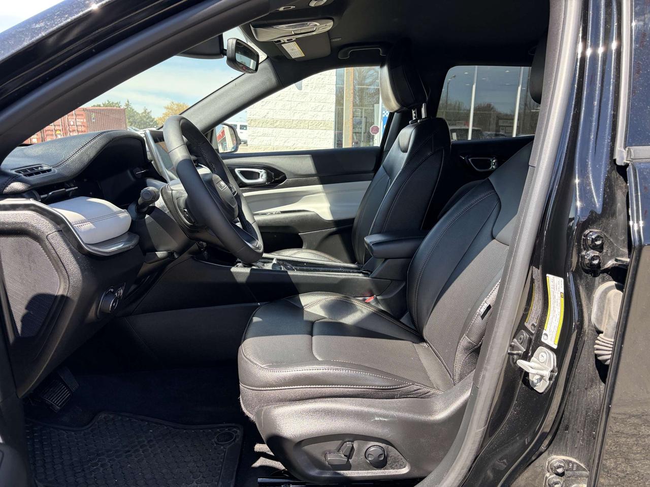 2024 Jeep Compass Limited w/Elite Group, Sun/Sound, Driver Assist Photo