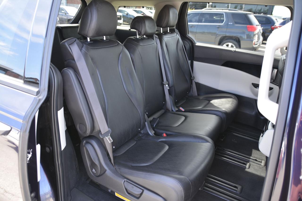 2022 Kia Carnival EX Photo