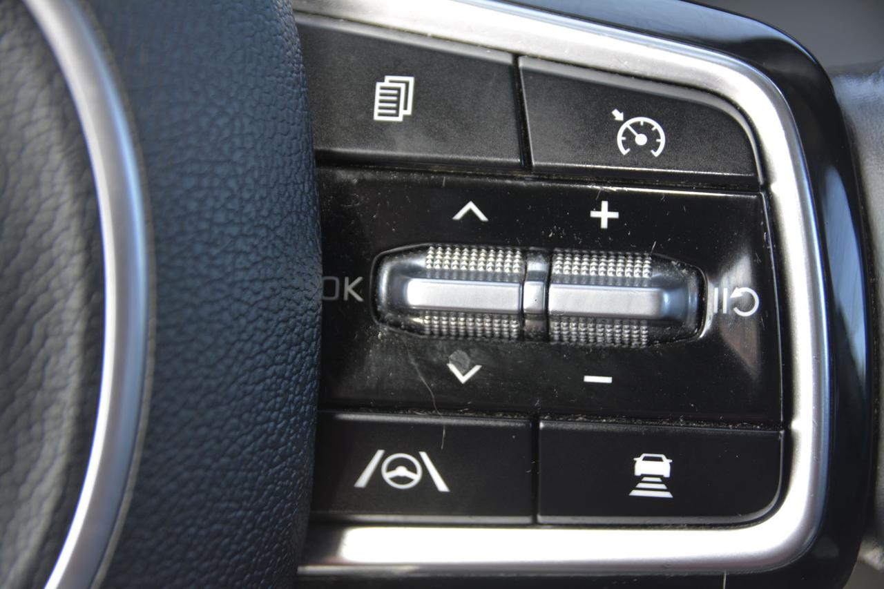 2022 Kia Carnival EX Photo