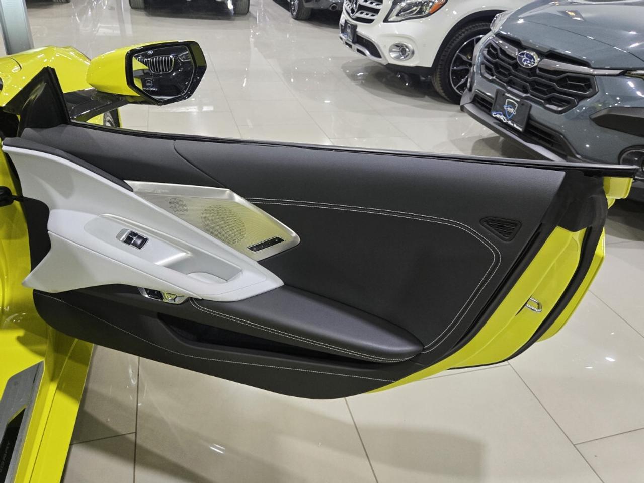 2023 Chevrolet Corvette STINGRAY CONVERTIBLE 2LT COUPE NO ACCIDENT ONTARIO Photo