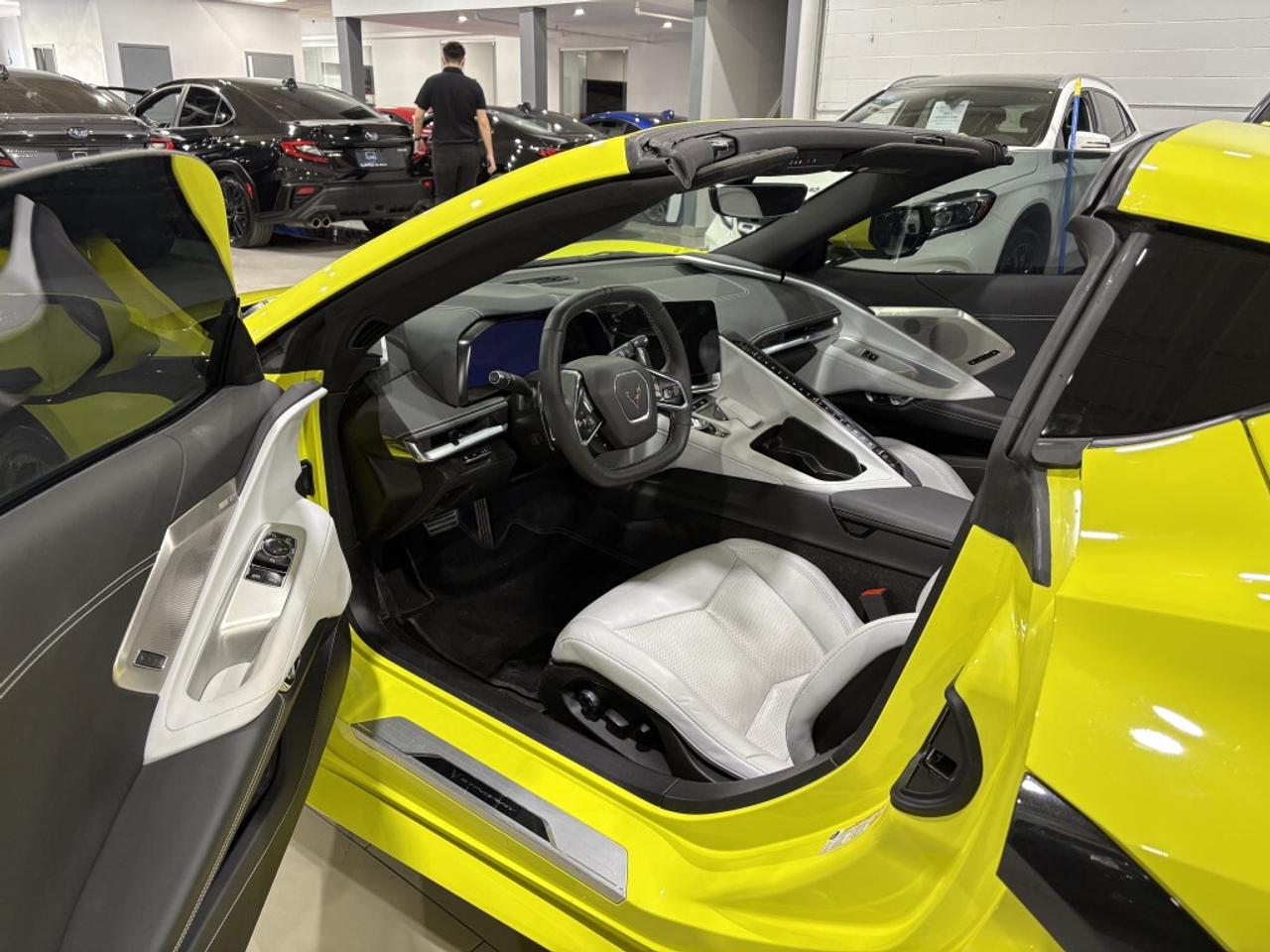 2023 Chevrolet Corvette STINGRAY CONVERTIBLE 2LT COUPE NO ACCIDENT ONTARIO Photo