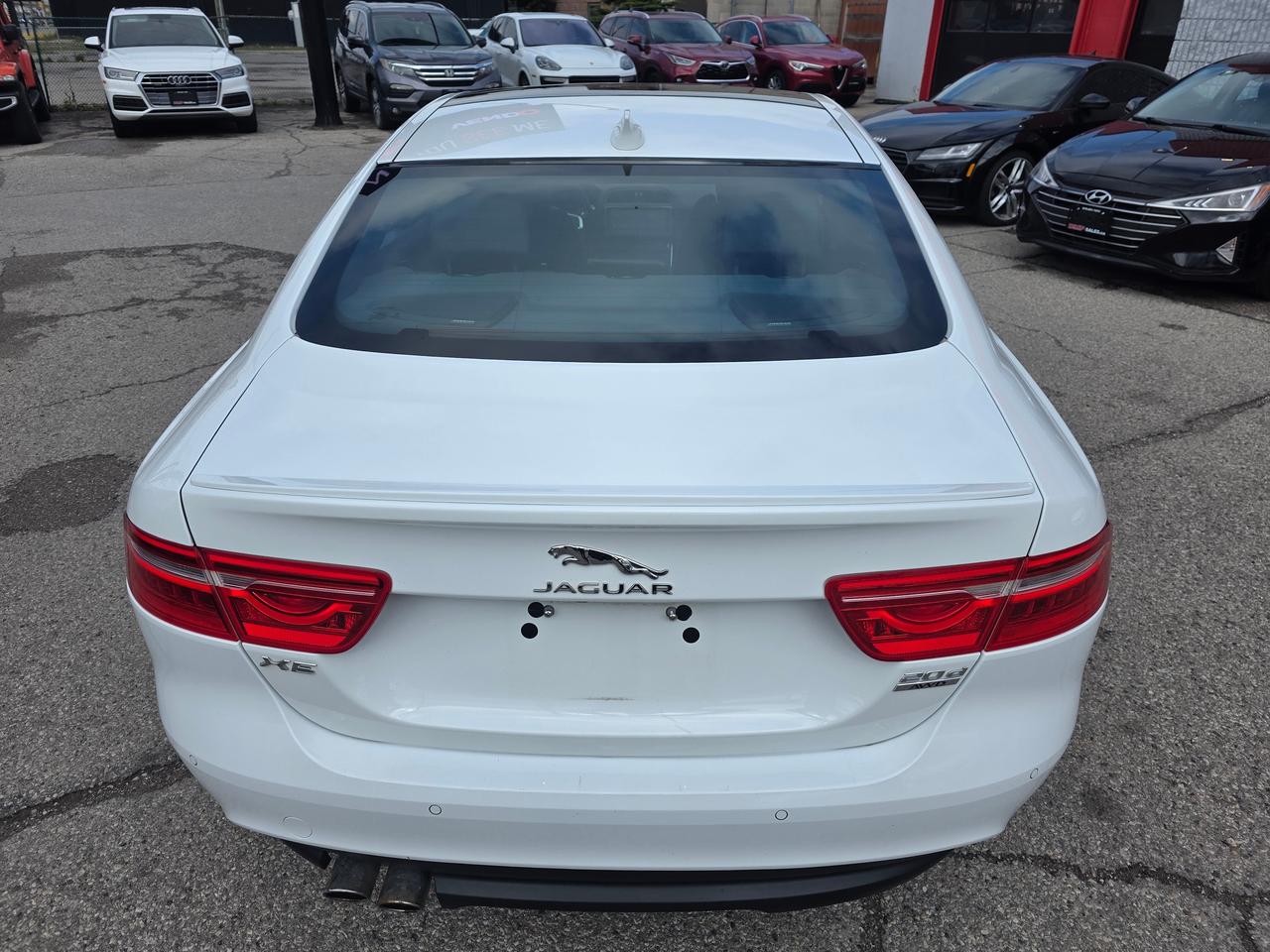 2018 Jaguar XE R-Sport Diesel AWD Photo4