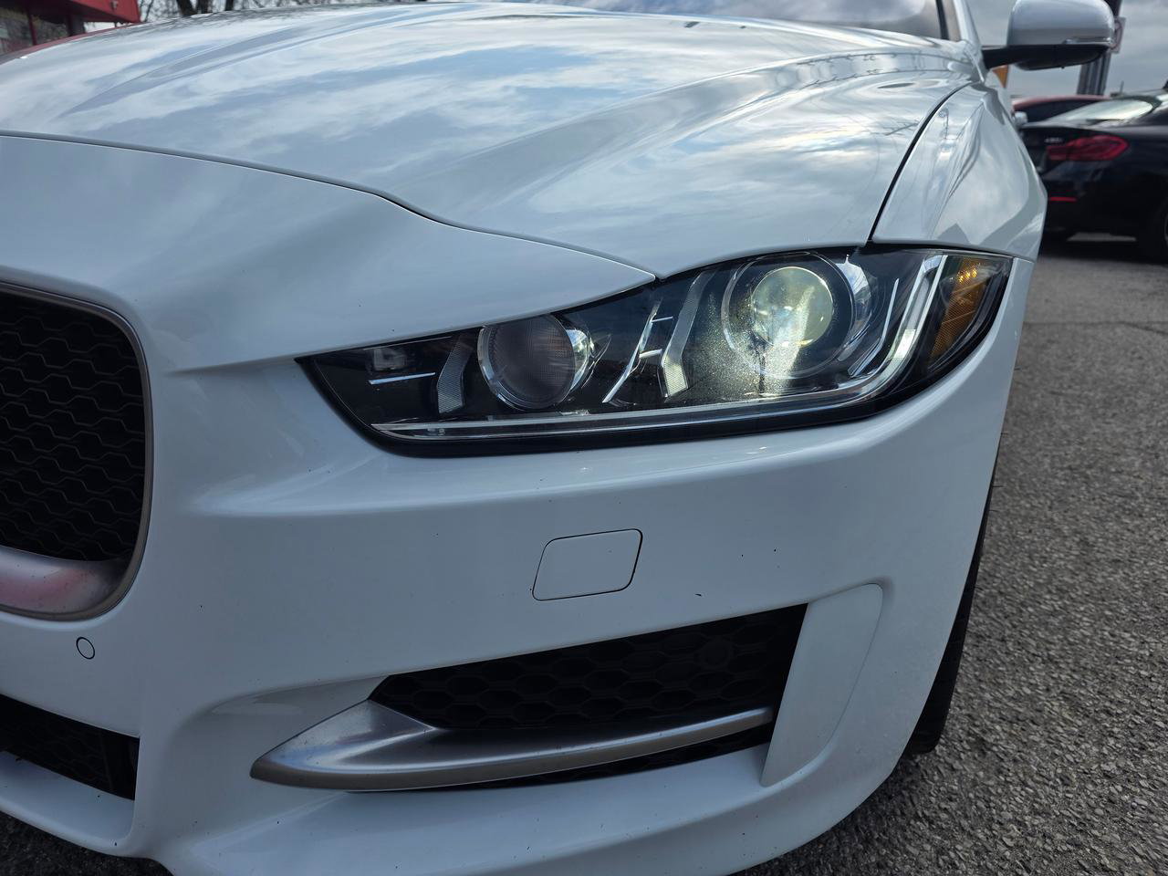 2018 Jaguar XE R-Sport Diesel AWD Photo