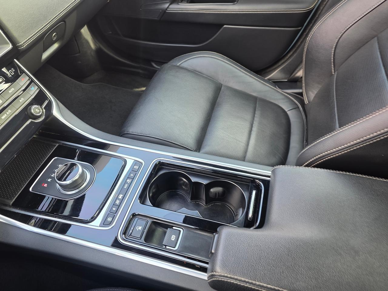 2018 Jaguar XE R-Sport Diesel AWD Photo