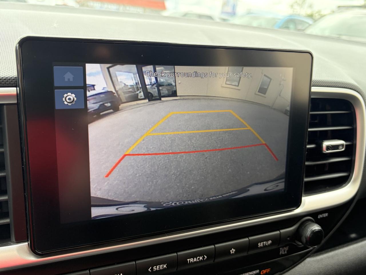 2024 Hyundai Venue Preferred  **CALL BELLEVILLE @ 613*961*8848 Photo