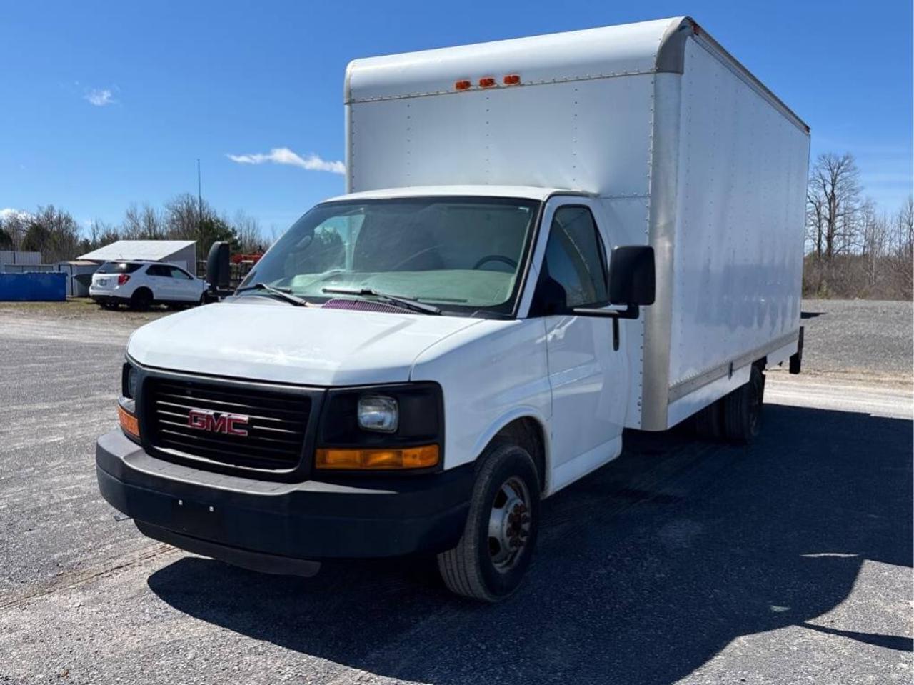 2015 GMC Savana 3500 16Ft Box - Lift Gate - V8 Gasoline Photo