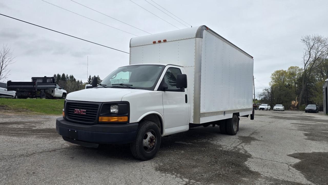 2015 GMC Savana 17Ft Box - Lift Gate - V8 Gasoline Photo