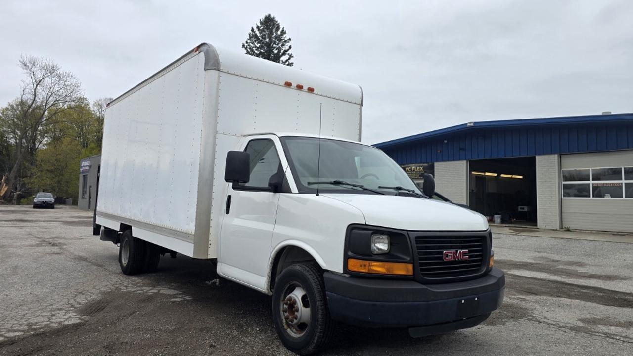 2015 GMC Savana 17Ft Box - Lift Gate - V8 Gasoline Photo