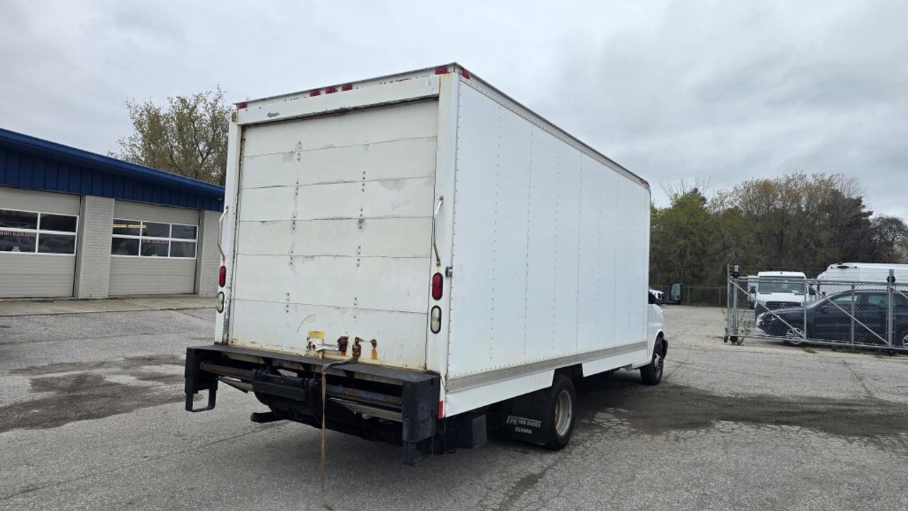 2015 GMC Savana 17Ft Box - Lift Gate - V8 Gasoline Photo