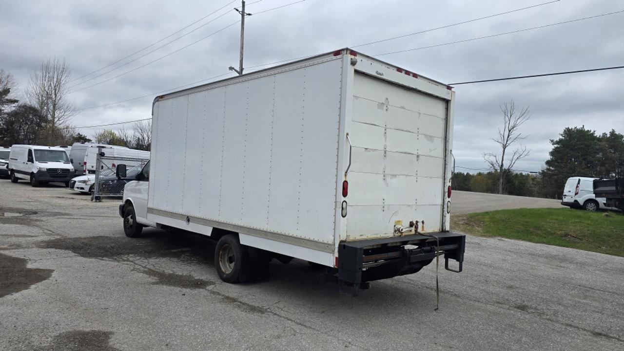 2015 GMC Savana 17Ft Box - Lift Gate - V8 Gasoline Photo