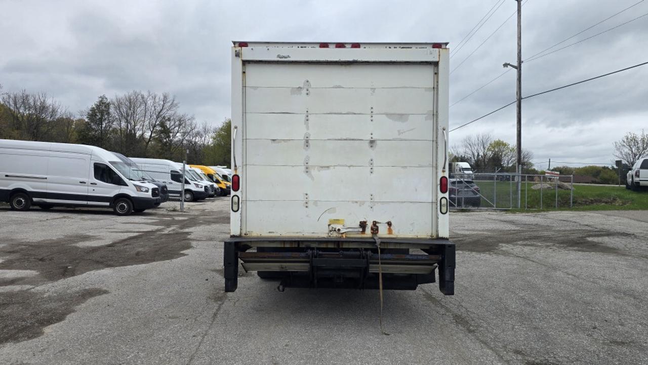 2015 GMC Savana 17Ft Box - Lift Gate - V8 Gasoline Photo