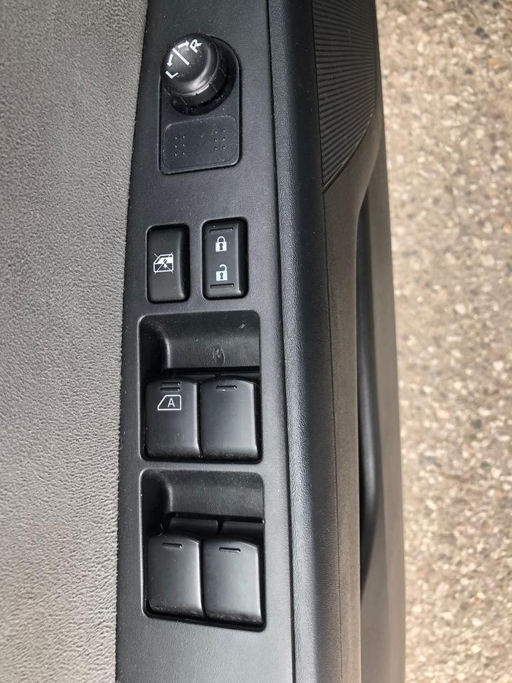 2012 Nissan Sentra 4DR SDN I4 CVT 2.0 Photo