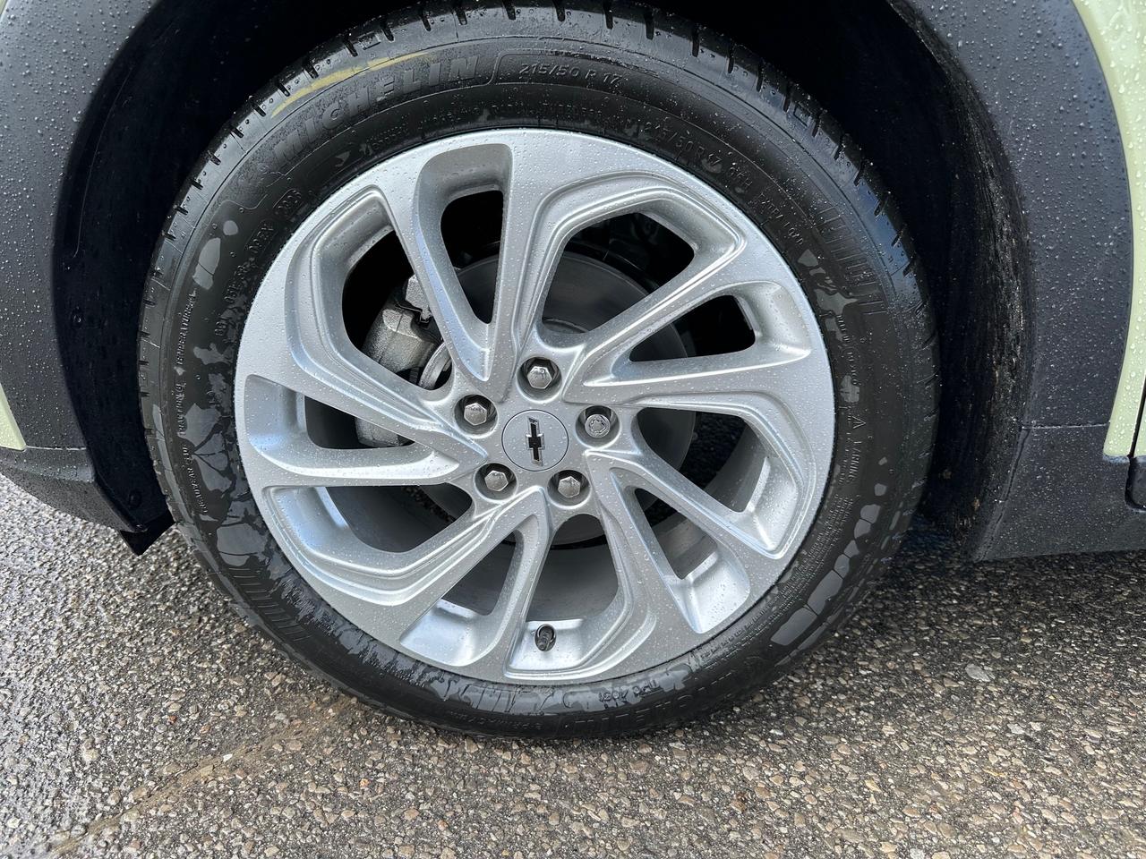 2027 Chevrolet Bolt LT 4dr Photo