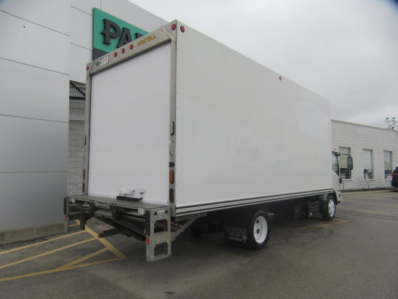 2022 Isuzu NRR DIESEL 20FT HIGH & WIDE BOX POWER LIFTGATE Photo2